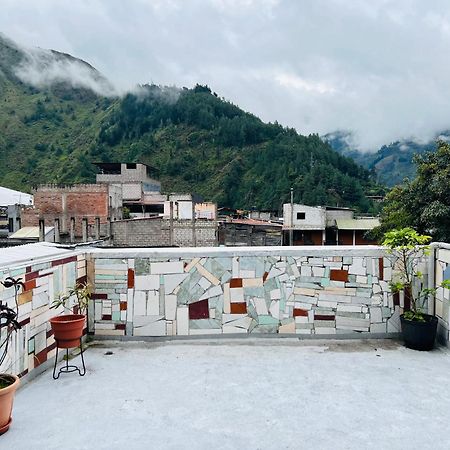 Tiny Apartment In The City Rooftop Terrace بانيوس المظهر الخارجي الصورة